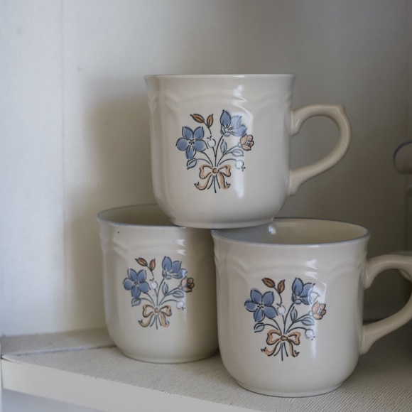 Cordella Stoneware Coffee mugs Set of 3 Bluet Floral Pattern - Picture 1 of 1